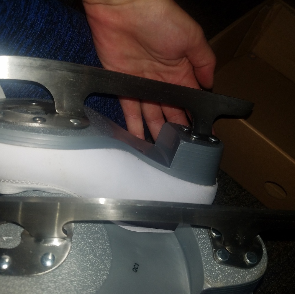 Ice Skates - Picture 5 of 7